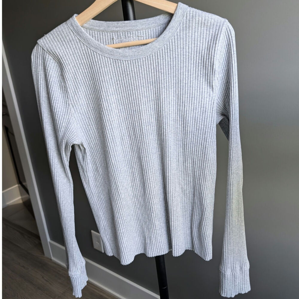 Aerie Fireside Ribbed Long Sleeve Crewneck Shirt with raw cut hem Size Large